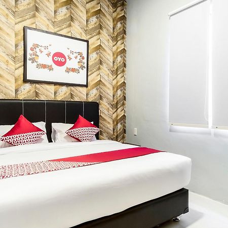 OYO 360 Mangaan Residence Medan Luaran gambar