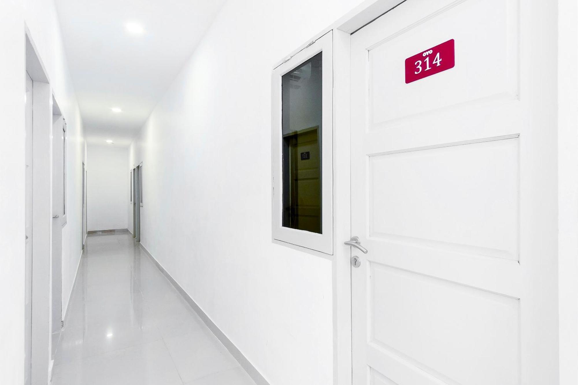 OYO 360 Mangaan Residence Medan Luaran gambar